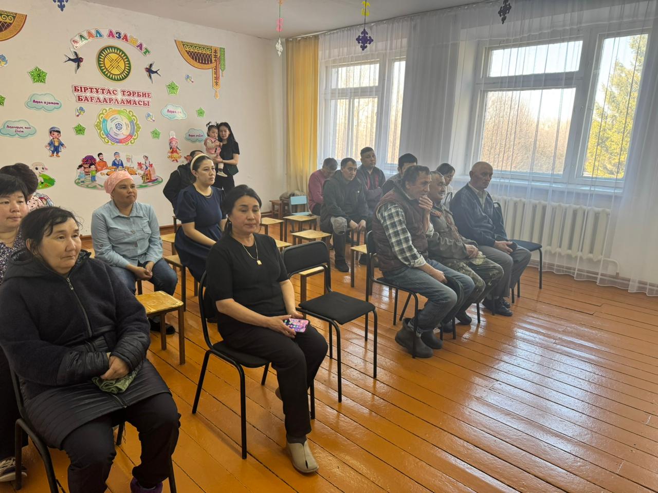 02 апреля 2026 года в селе Петровка проведена отчетная встреча акима Мирного сельского округа Кайнетовой А.С., в ходе встречи был задан ряд вопросов, на которые были даны пояснения