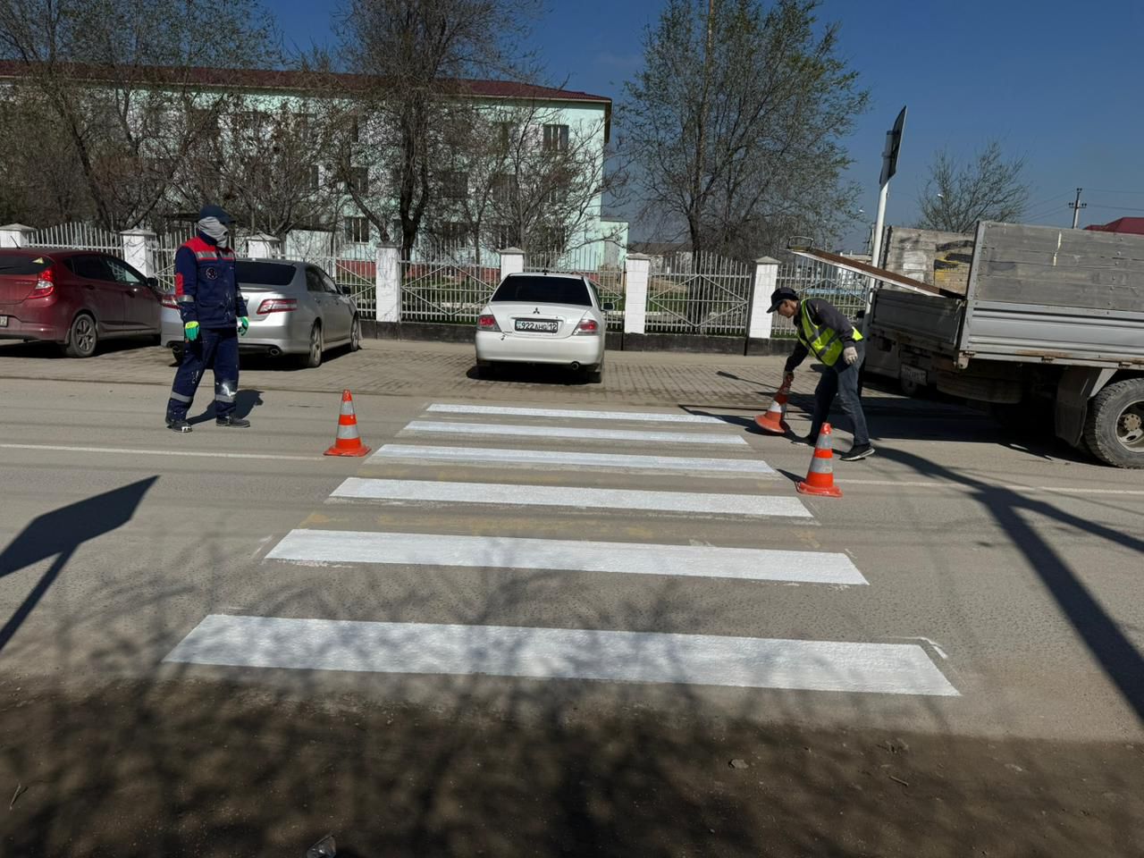 Жаяу жүргіншілер жолақ сызықтары қайта сызылды.