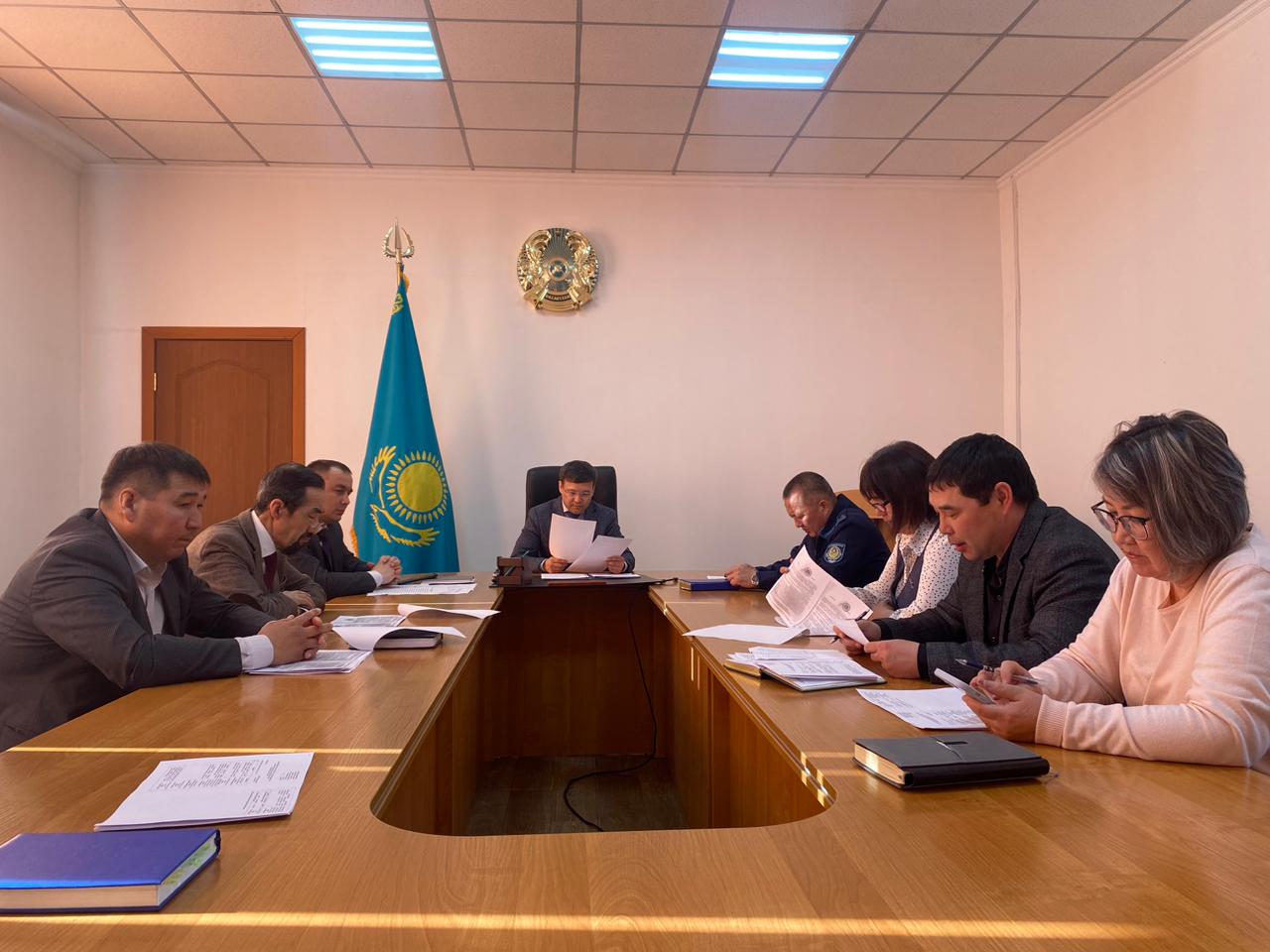 Кәмелетке толмағандардың істері және олардың құқықтарын қорғау жөніндегі комиссияның отырысы