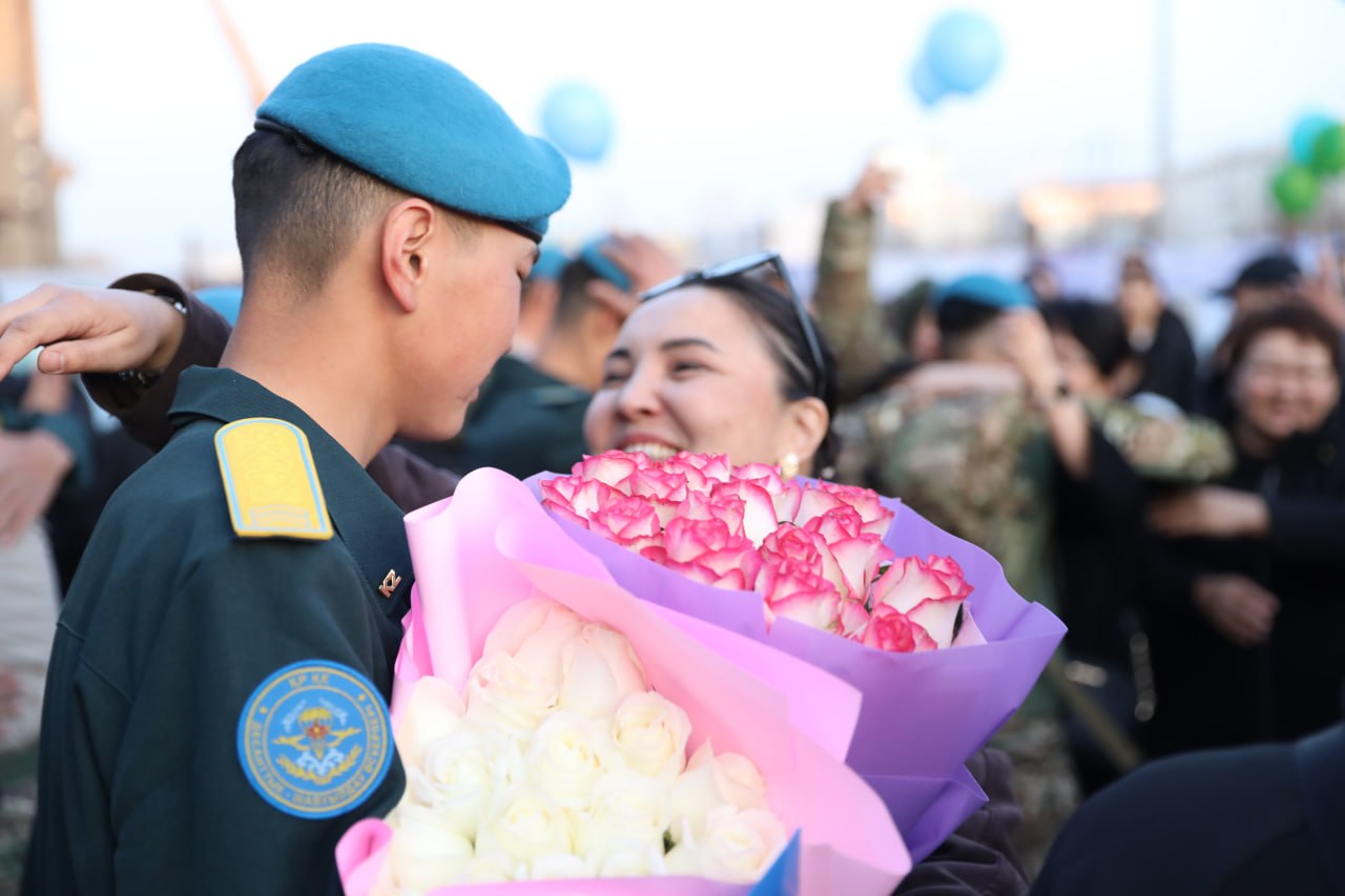 Астана торжественно встретила уволенных в запас десантников