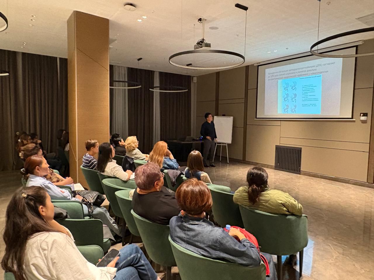 Алматыда жаңа туған нәрестелердегі туа біткен даму ақауларын ерте анықтау мен емдеу мәселелері талқыланды