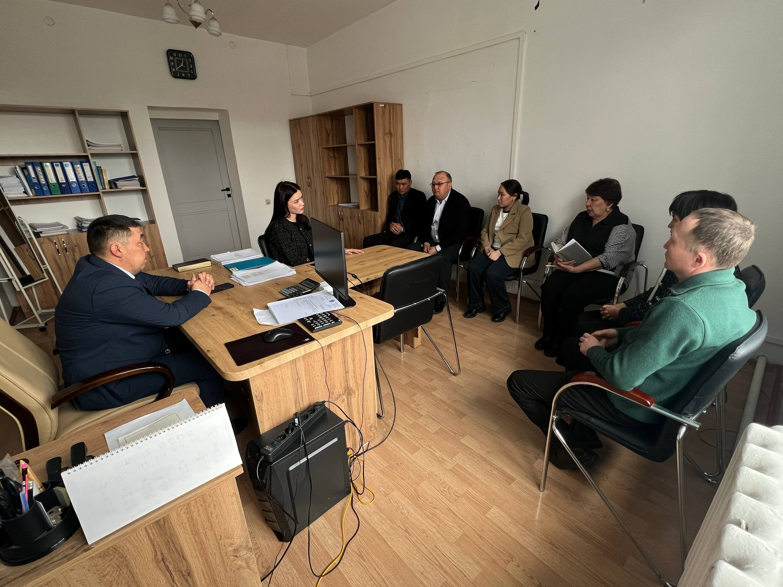 Ақсуат ауданында жұмыскерлердің еңбек құқықтары мәселелері бойынша кездесу өтті.