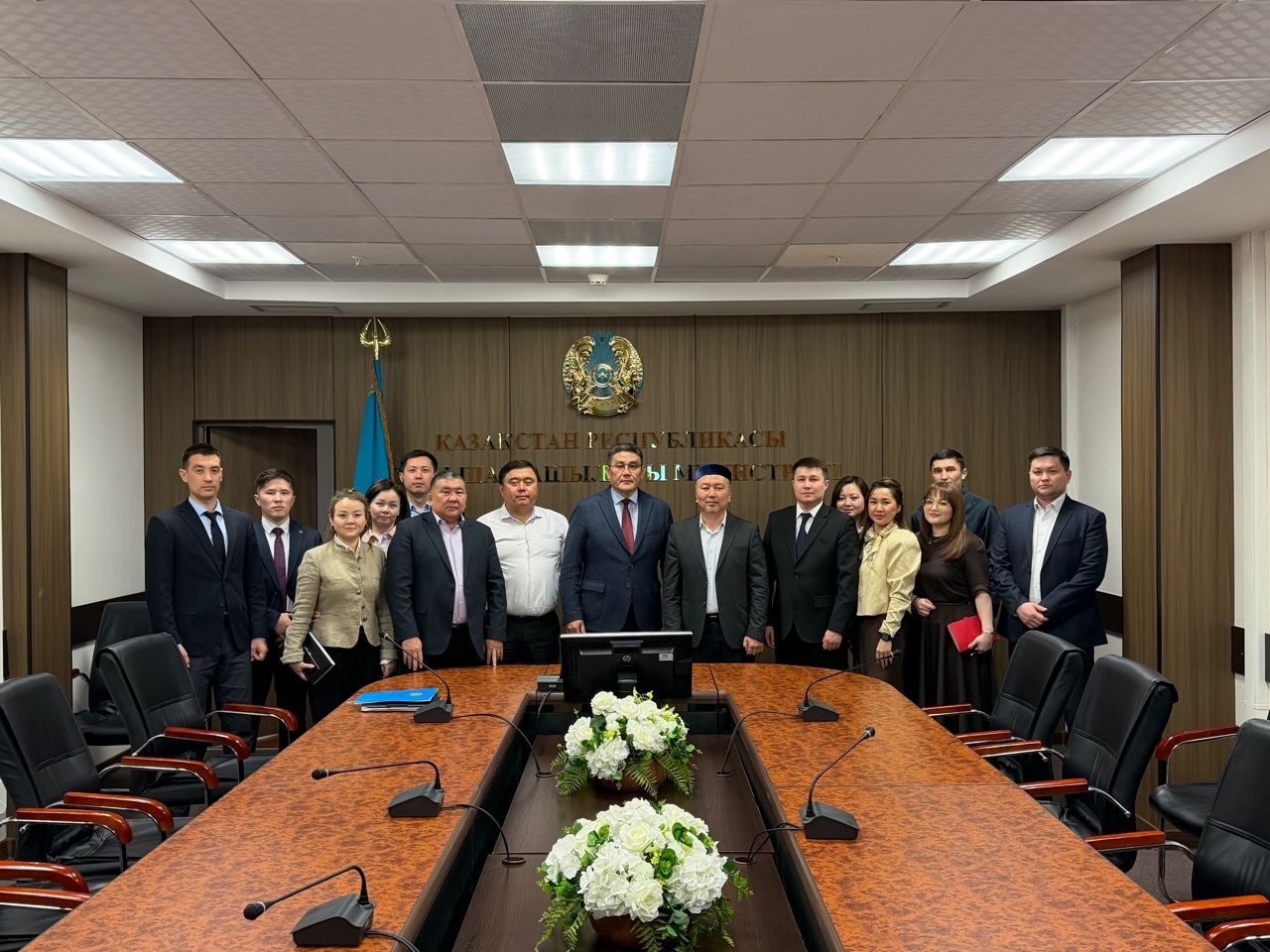 Әдеп нормаларын сақтау және мемлекеттік қызметшілердің діни ұстанымдары мәселелері талқыланды