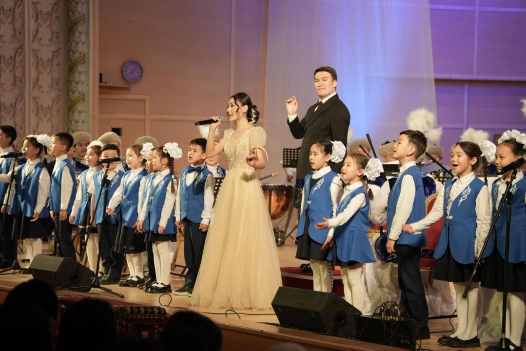 &laquo;Атадан мұра&raquo;: Алматыда Нұрғиса Тілендиевті еске алу кеші өтті