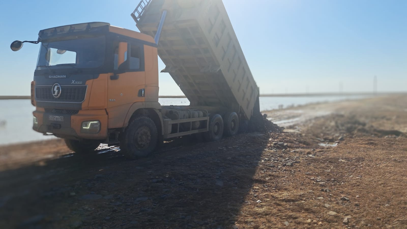 Проведены работы по засыпке грейдера после разлива