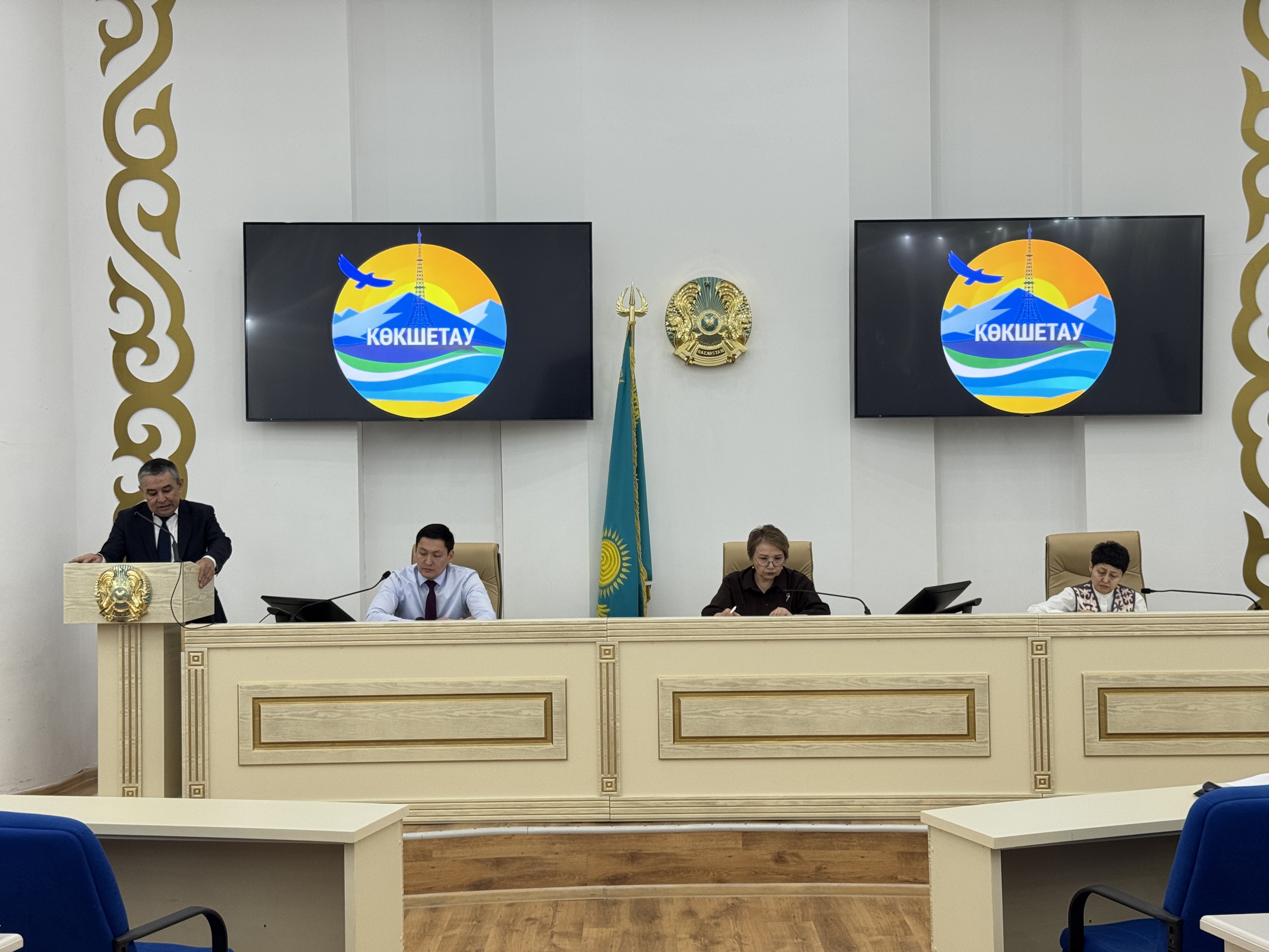 Қалалық комиссия отырысында еңбек және әлеуметтік қорғау мәселелері қаралды