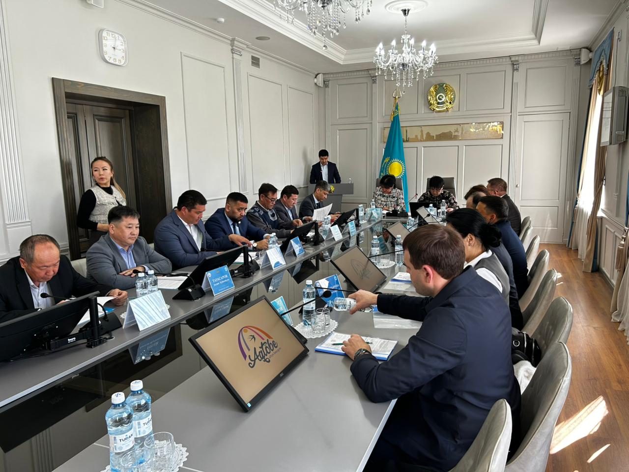 Мәслихаттың Заңдылық, құқықтық тәртіп мәселелері бойынша тұрақты комиссия отырысы өтті