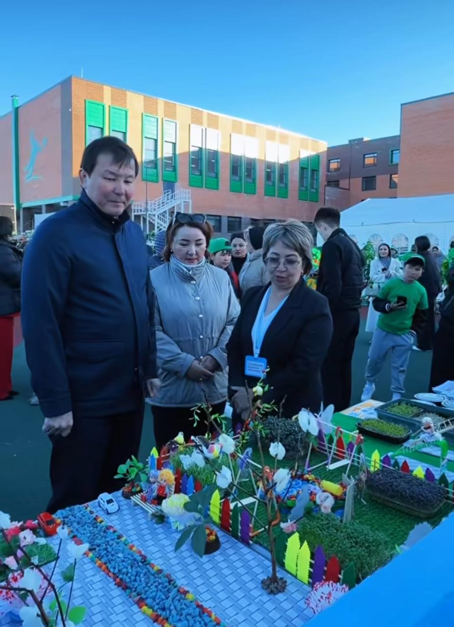 Ақтөбеде оқушылар «Таза Қазақстан» жалпыұлттық экологиялық акциясына арнап ән шырқады