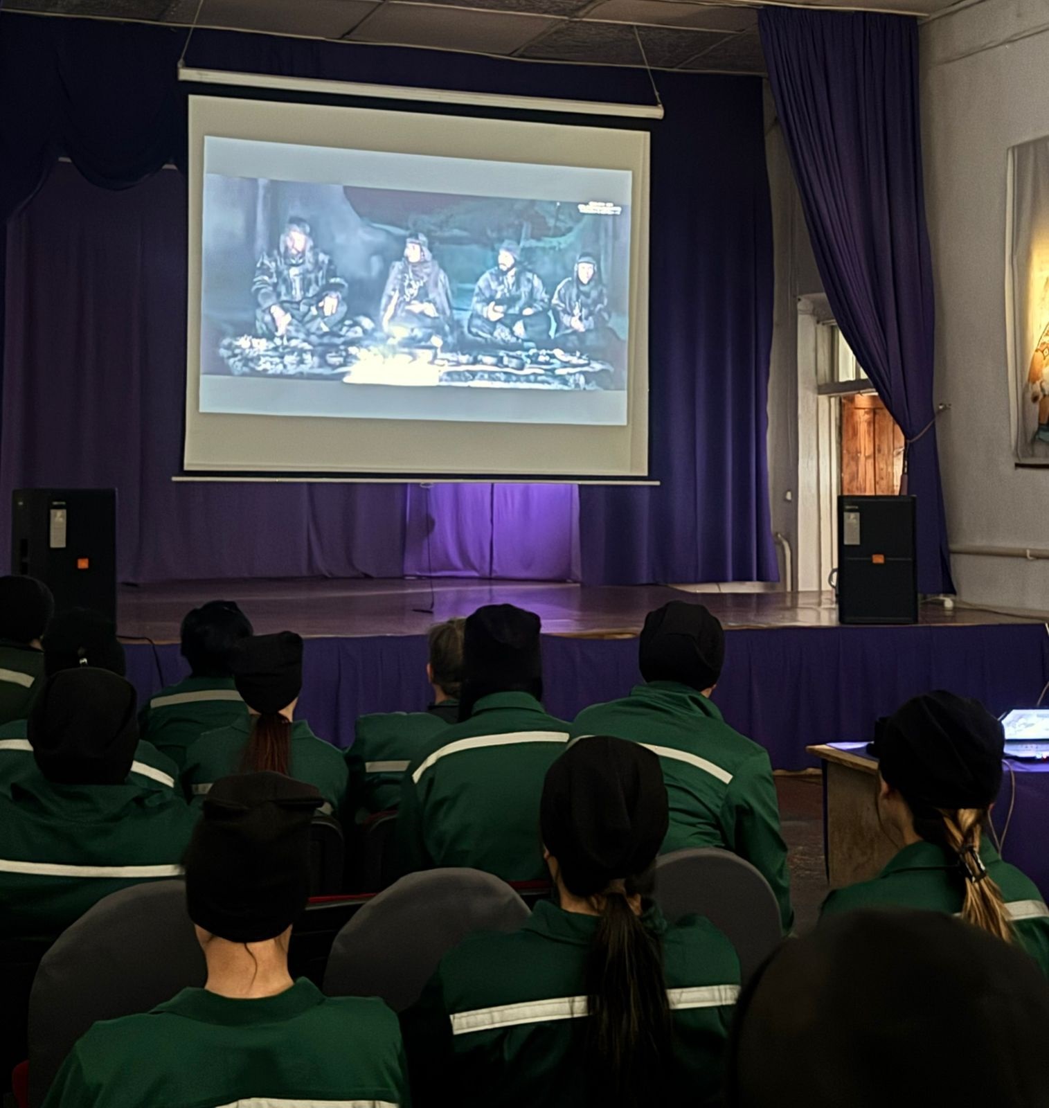 Алматы және Жетісу облыстары бойынша ҚАЖ департаментінің №10 мекемесінде сотталғандарға патриоттық бағыттағы фильмдер көрсетілді