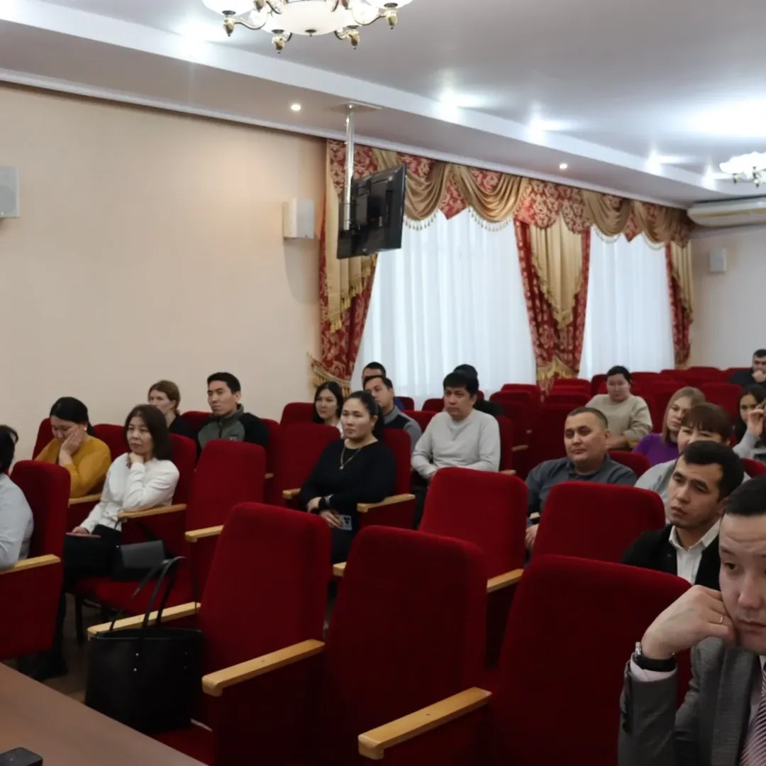 Еңбек ұжымымен кездесу