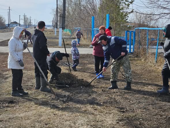 «Таза аула» экологиялық акциясы аясында округтегі ұйымдарда және тұрғындардың аула аумақтарында сенбіліктер өткізілді.