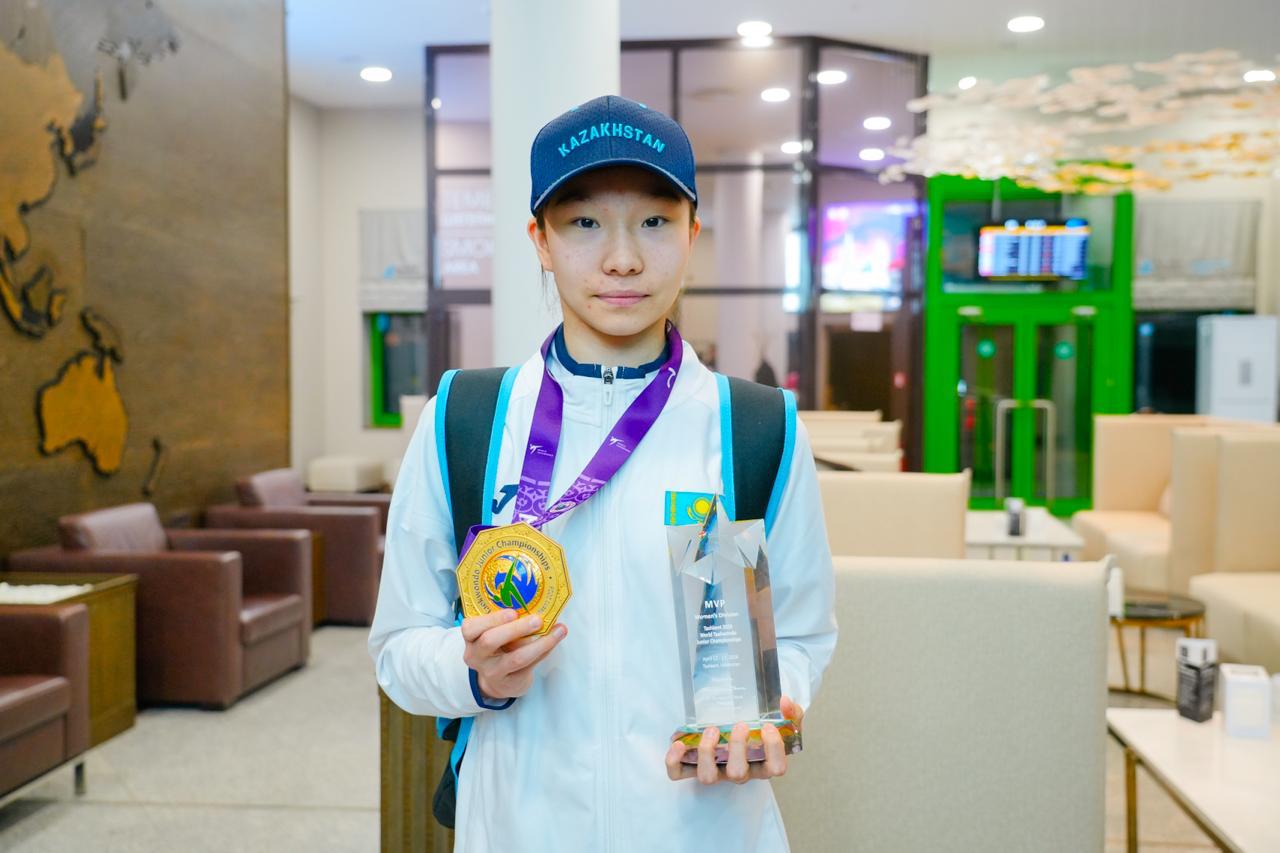 20 жылдан кейінгі тарихи жеңіс: әлем чемпионы атанған елордалық таеквондошы елге оралды