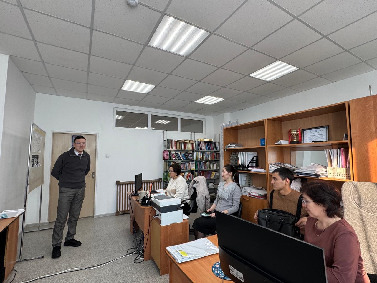 Еңбек ұжымымен кездесу