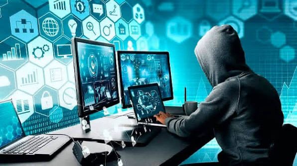 Алаяқтардың жаңа айла-тәсілі: қаскөйлер енді телефон жады толып кеткенін айтып, жалған хабарлама таратады