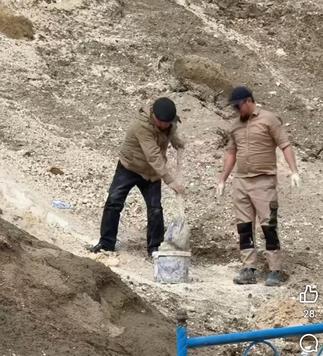 Бекет ата мешіті аумағында сенбілік: киелі мекеннің келбеті жаңарды