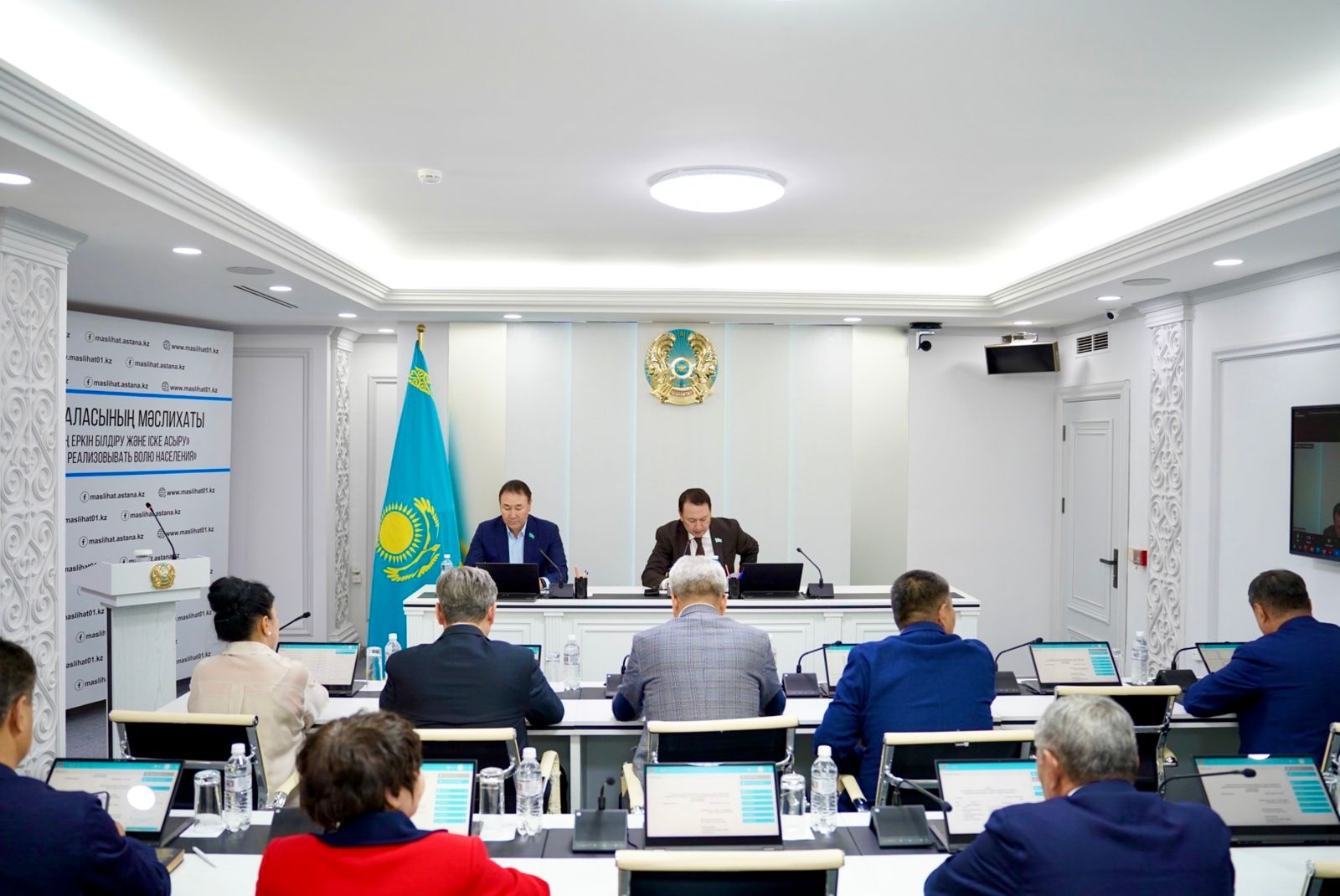 Жер учаскелерін иеліктен шығару мәселесі жөніндегі тұрақты комиссияның отырысы