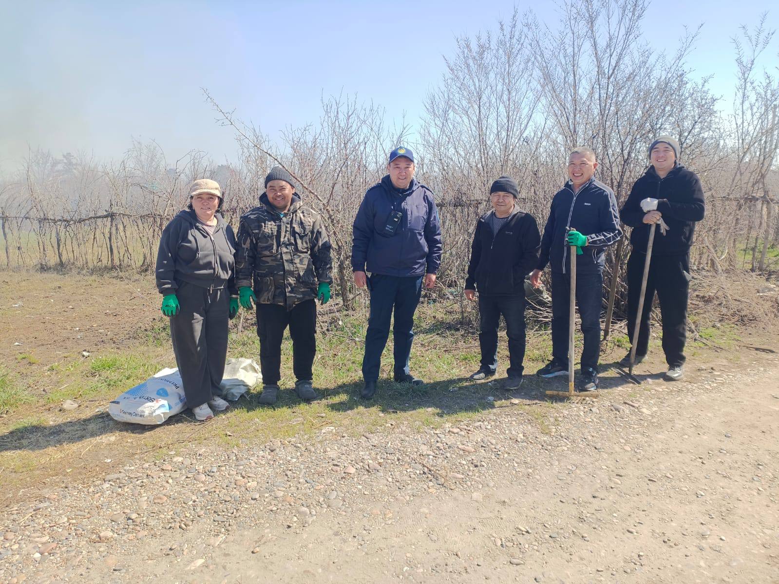 Общегородской субботник: жители наводят порядок в городе