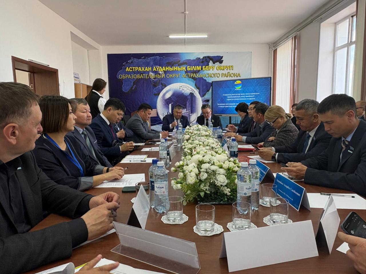 Депутаттар агроөнеркәсіп кешенін кадрлық қамтамасыз ету мәселесін көтерді