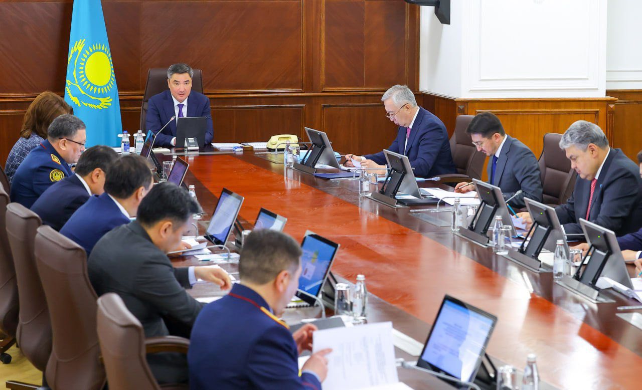 Олжас Бектенов құқық бұзушылық профилактикасы жөніндегі ВАК отырысын өткізді - жол қауіпсіздігі шаралары қаралды