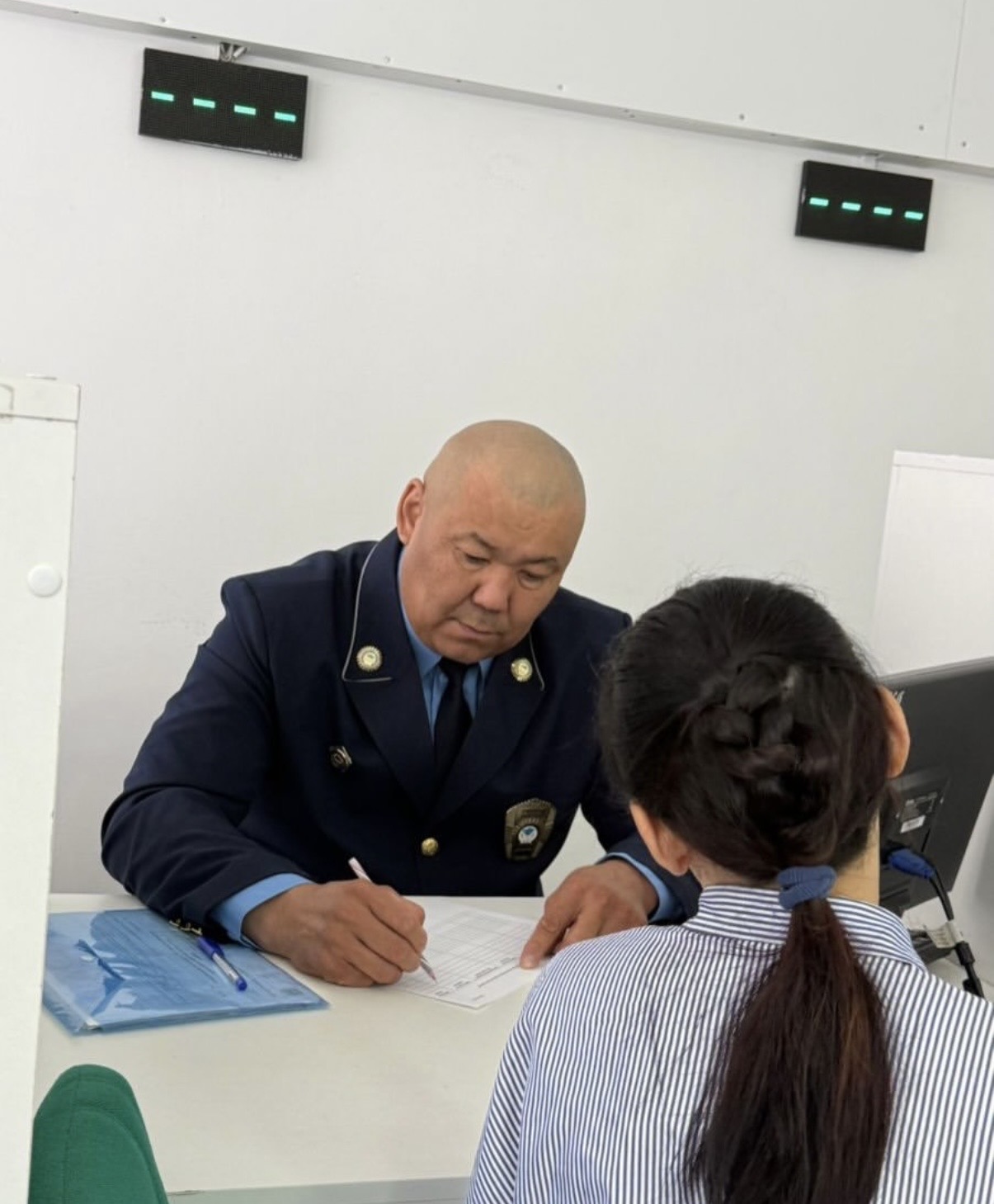 Ақжайық ауданы Чапаево ауылдық округіндегі құқықтық кабинетте Әділет департаменті тарапынан азаматтарды қабылдау ұйымдастырылды