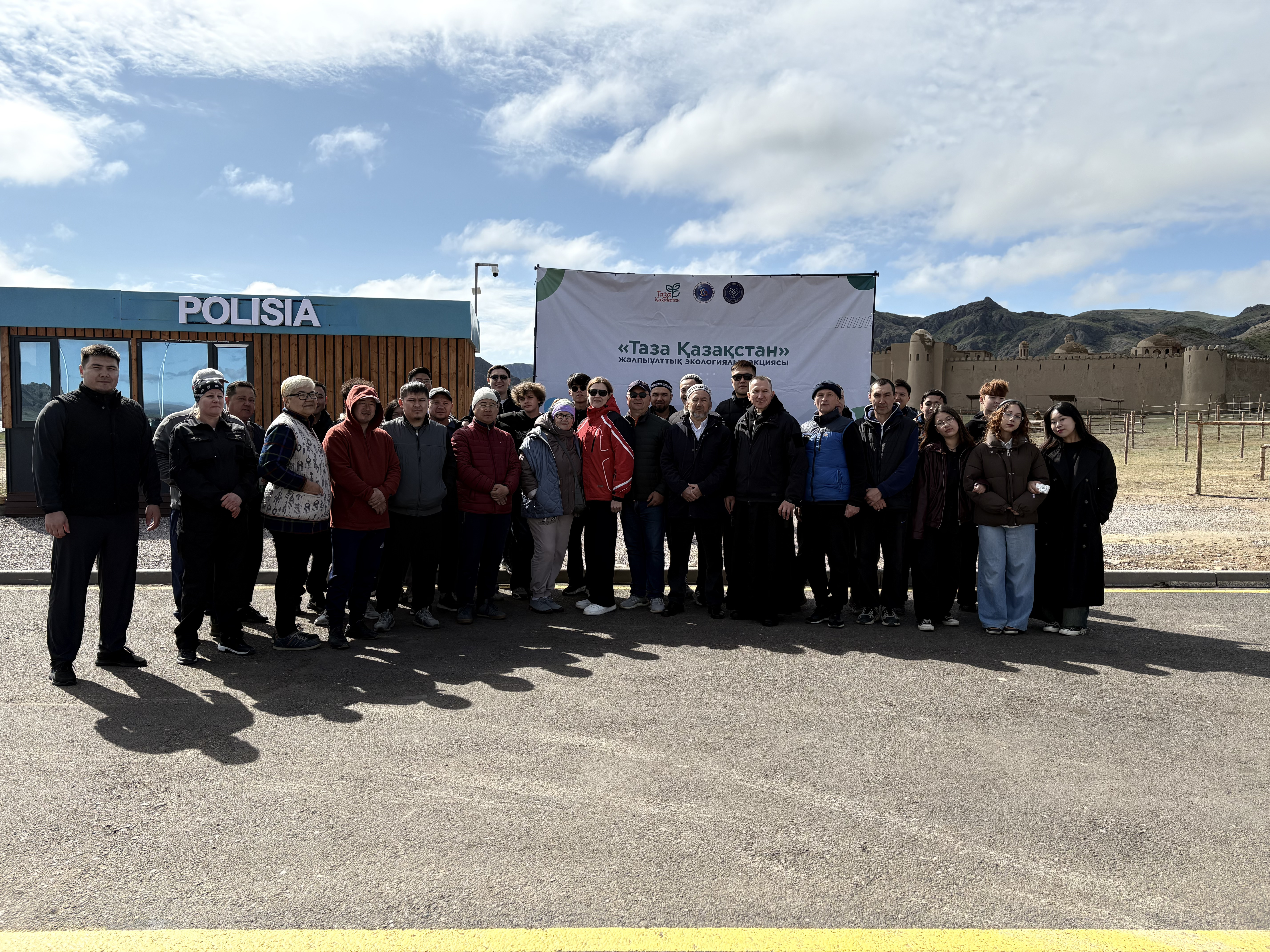 Діни бірлестіктер өкілдері «Таза Қазақстан» акциясы аясында қалалық сенбілікке белсене қатысты