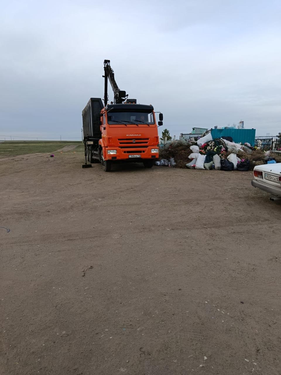 Жеке кәсіпкерлер христиан зиратын тазартты