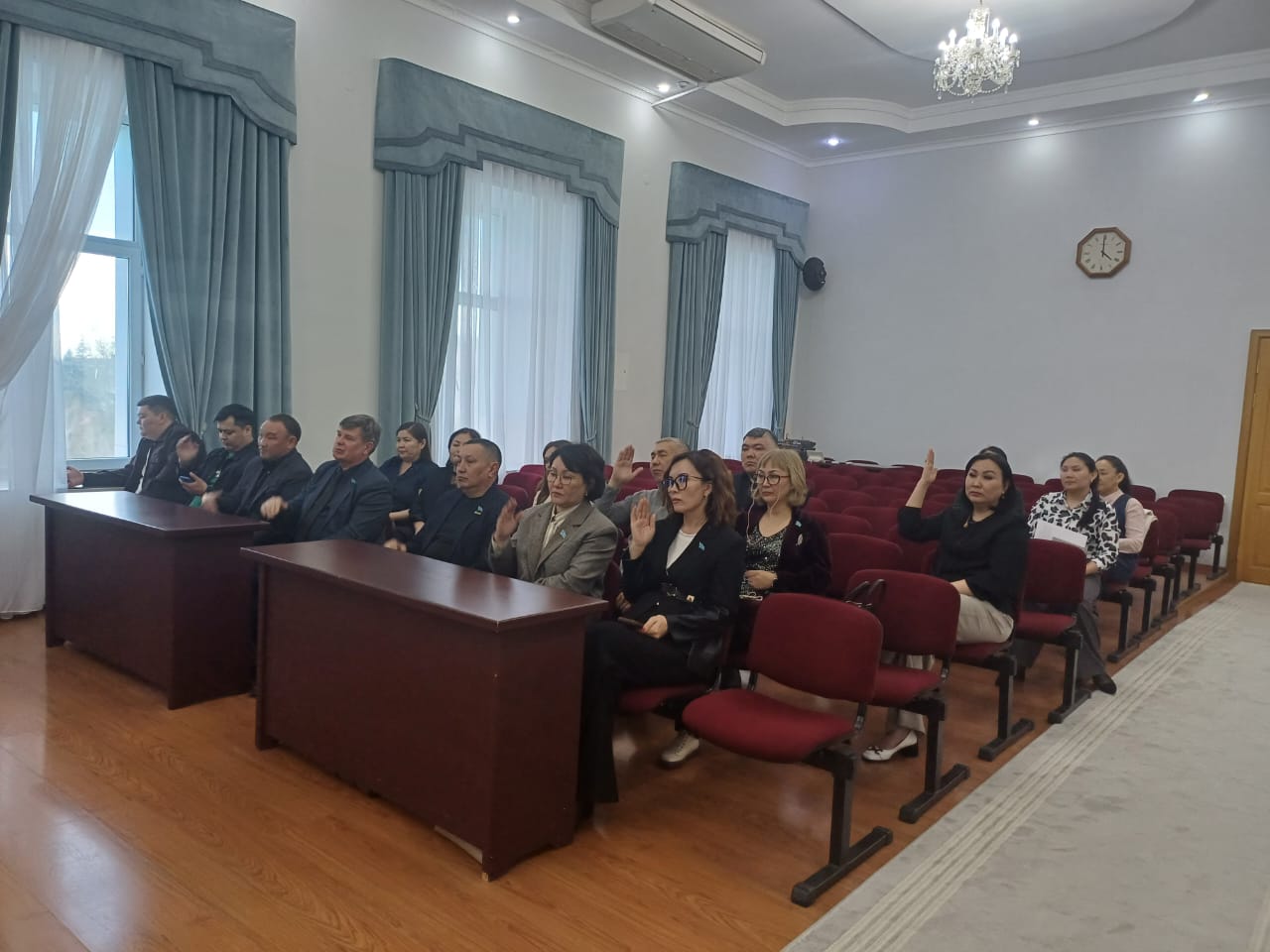 Бүгін, 2026 жылғы 21 сәуірде Омарғали Байғабыловтың төрағалығымен Қостанай қалалық мәслихатының кезектен тыс сессиясы өтті.