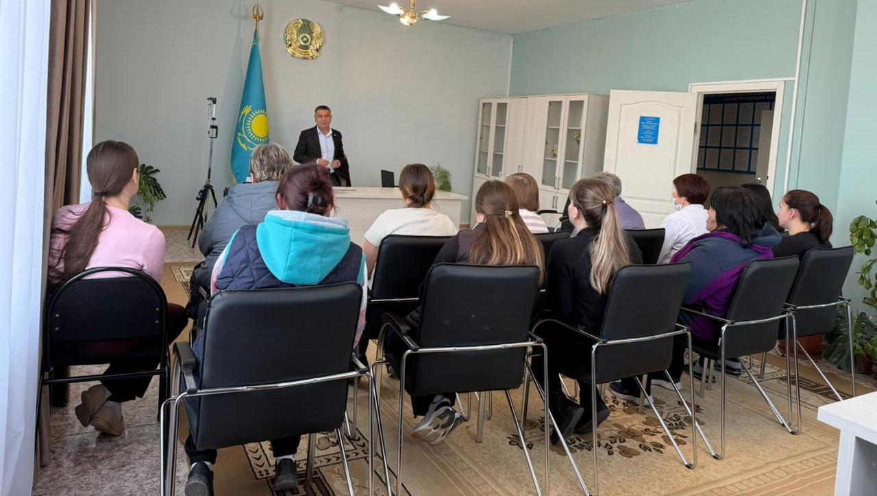 Есеп және өзекті мәселелер бақылауда: депутаттың сайлаушылармен кездесуі