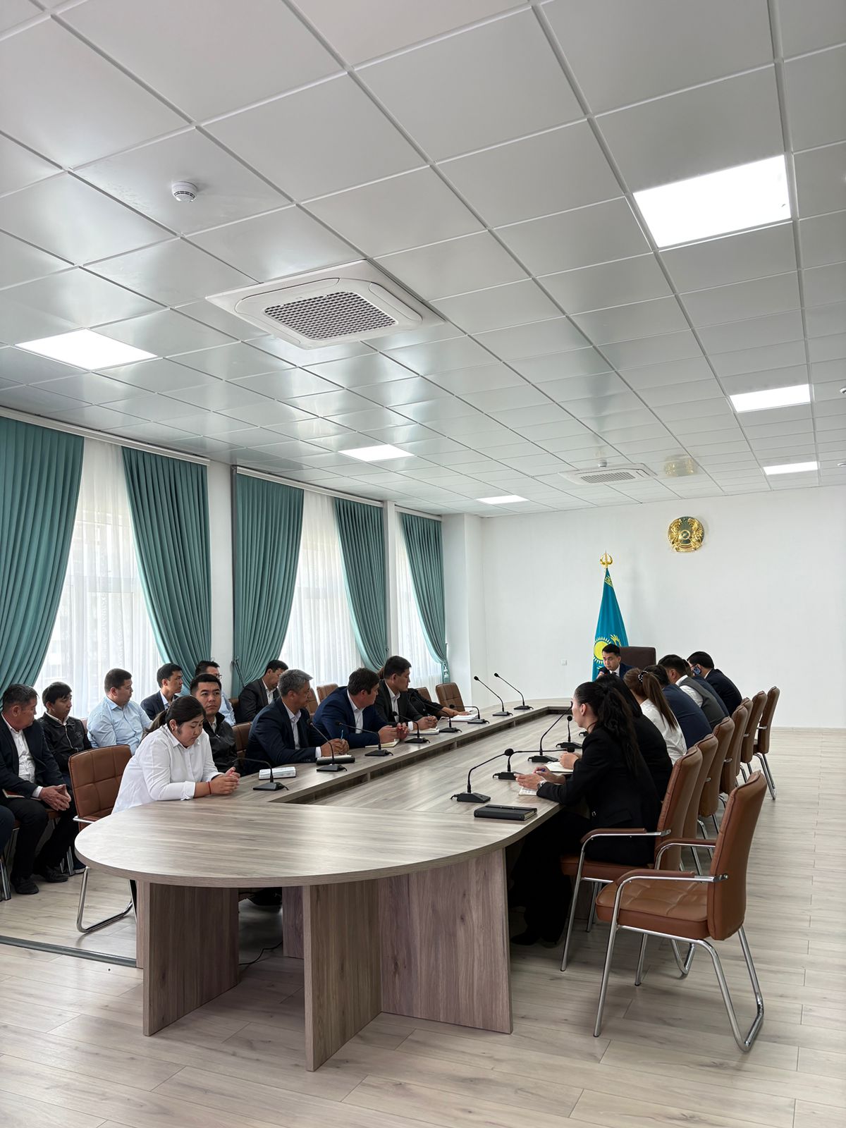 Аудан әкімі аппаратының басшысы А. Сұлтанмұраттың төрағалығымен кезекті жиналыс өтті.