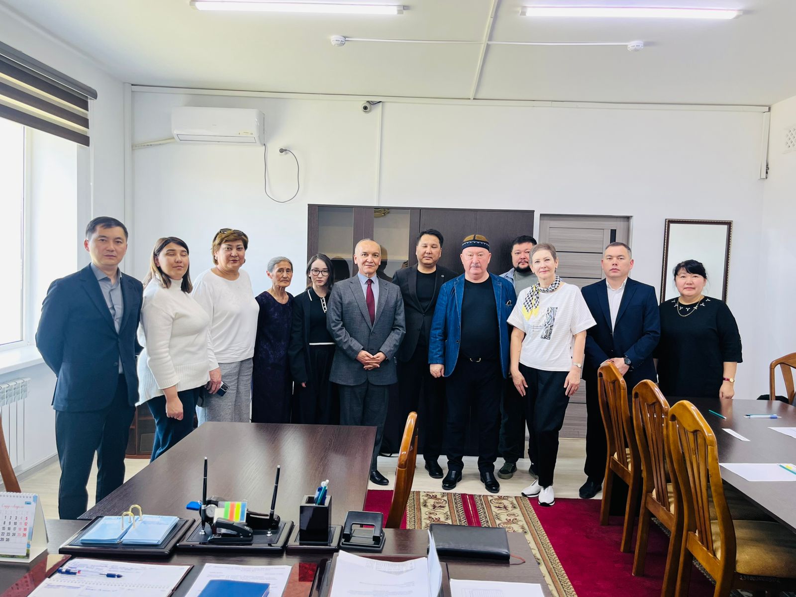 Үкіметтік емес қоғамдық бірлестіктердің өкілдерімен дөңгелек үстел  .