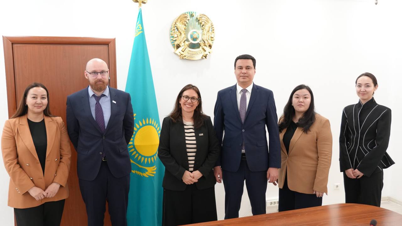 Қазақстан Республикасы Экология және табиғи ресурстар министрінің вице-министрі М.Т. Ошурбаев пен NDC Partnership елдермен өзара іс-қимыл жөніндегі директоры Марианна Панунсио-Фельдманның кездесуі