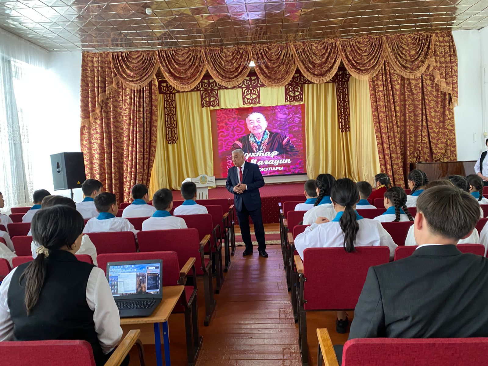 Білім бөлімінің басшысының оқушылармен кездесуі.