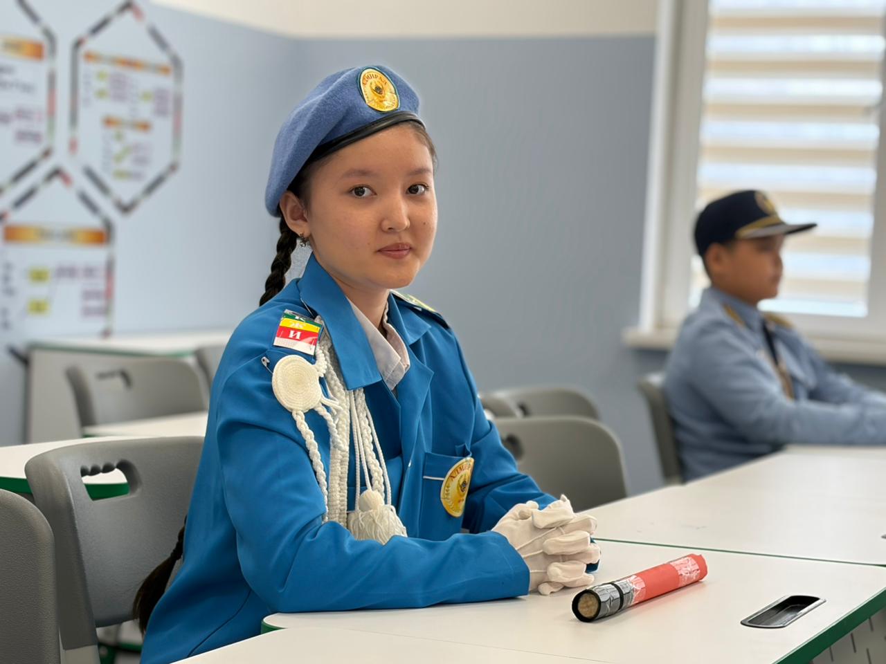 Жол қозғалысы ережелері бойынша білім іс жүзінде: Ақтауда мектеп оқушыларының қалалық слеті өтті