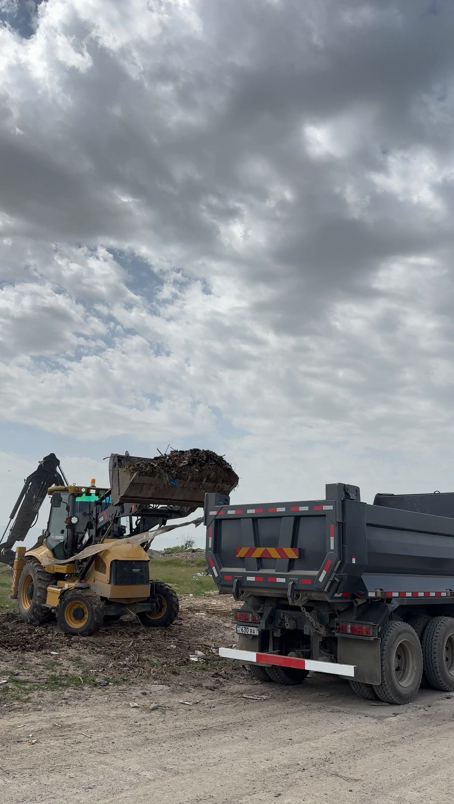 ВЕДУТСЯ РАБОТЫ ПО ЛИКВИДАЦИИ СТИХИЙНЫХ СВАЛОК