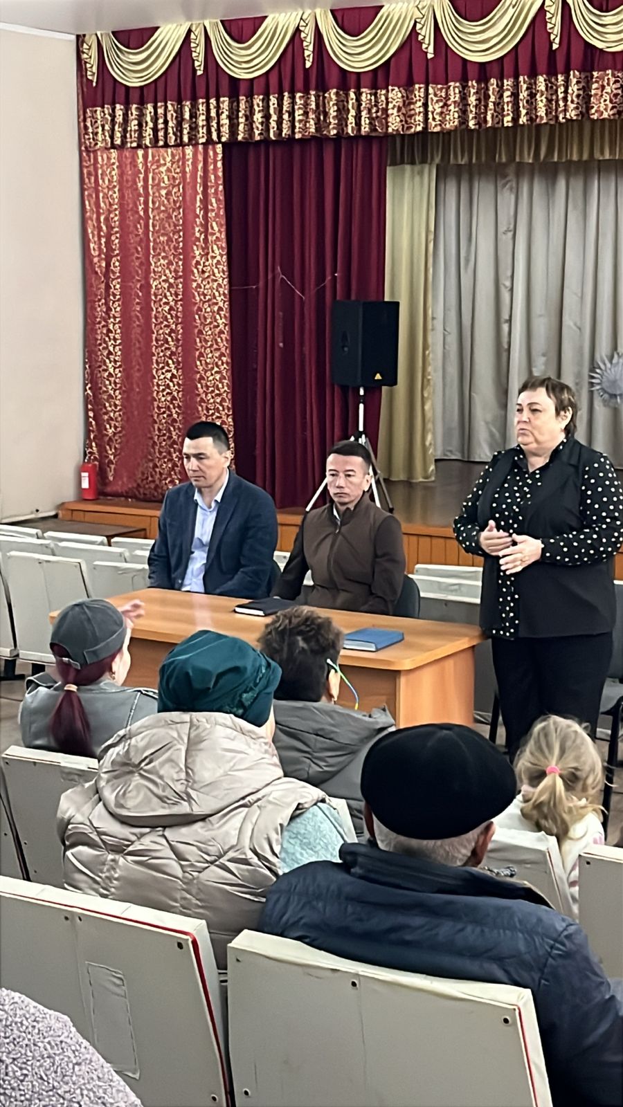 Ауылдық округі әкімінің Целинный, Сарыкөл, Котлован  ауылдарының тұрғындарымен есептік кездесуі