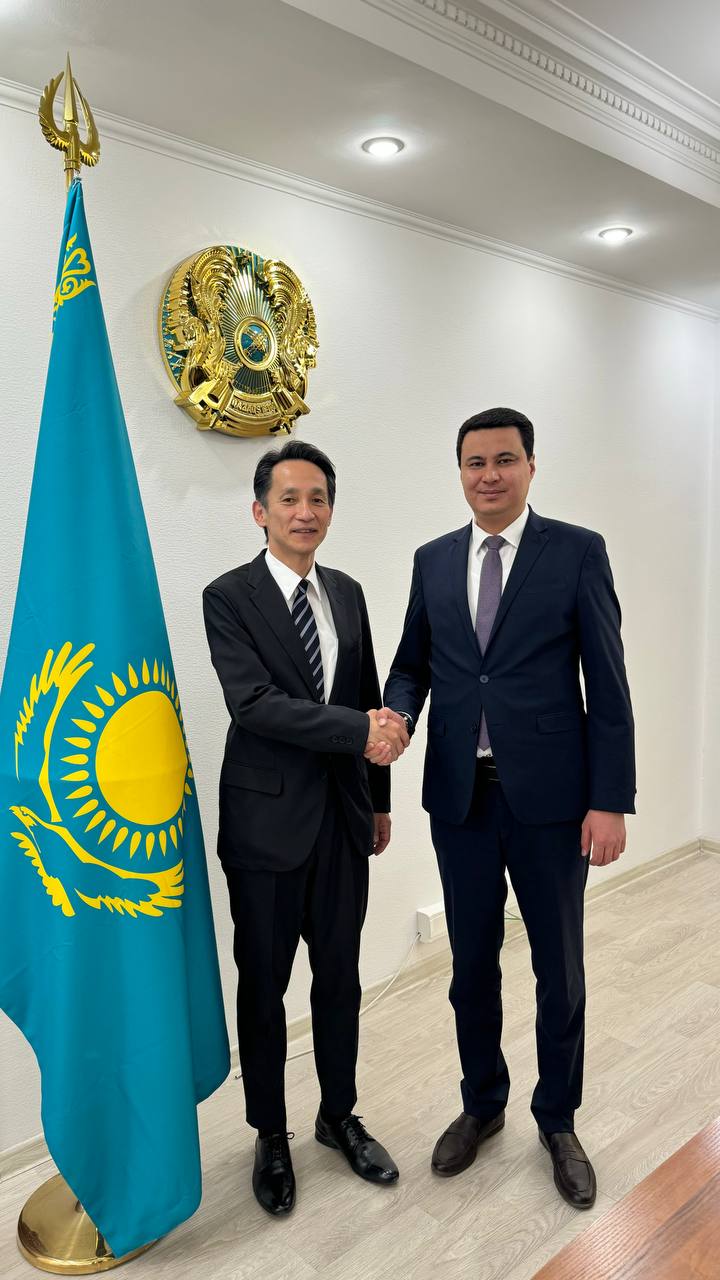 Қазақстан Республикасы Экология және табиғи ресурстар вице-министрі М.Т. Ошурбаев пен Жапонияның жаһандық экология мәселелері жөніндегі министрінің орынбасары Дои Кэнтароның кездесуі