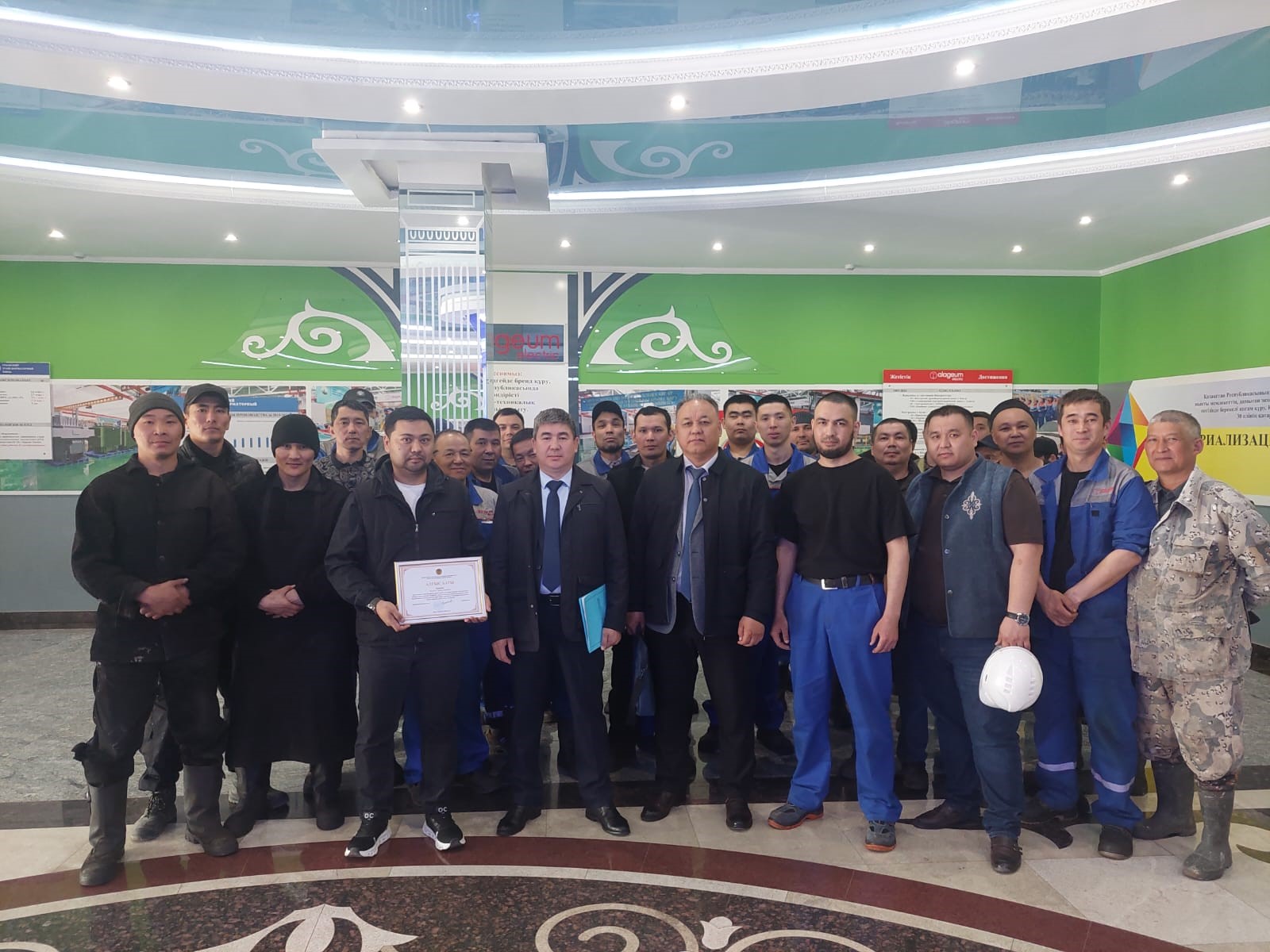 «Дүниежүзілік еңбекті қорғау күніне» арналған айлық шеңберінде Мемлекеттік еңбек инспекторлары «Орал трансформатор зауыты» ЖШС өндірістік кәсіпорнында болды