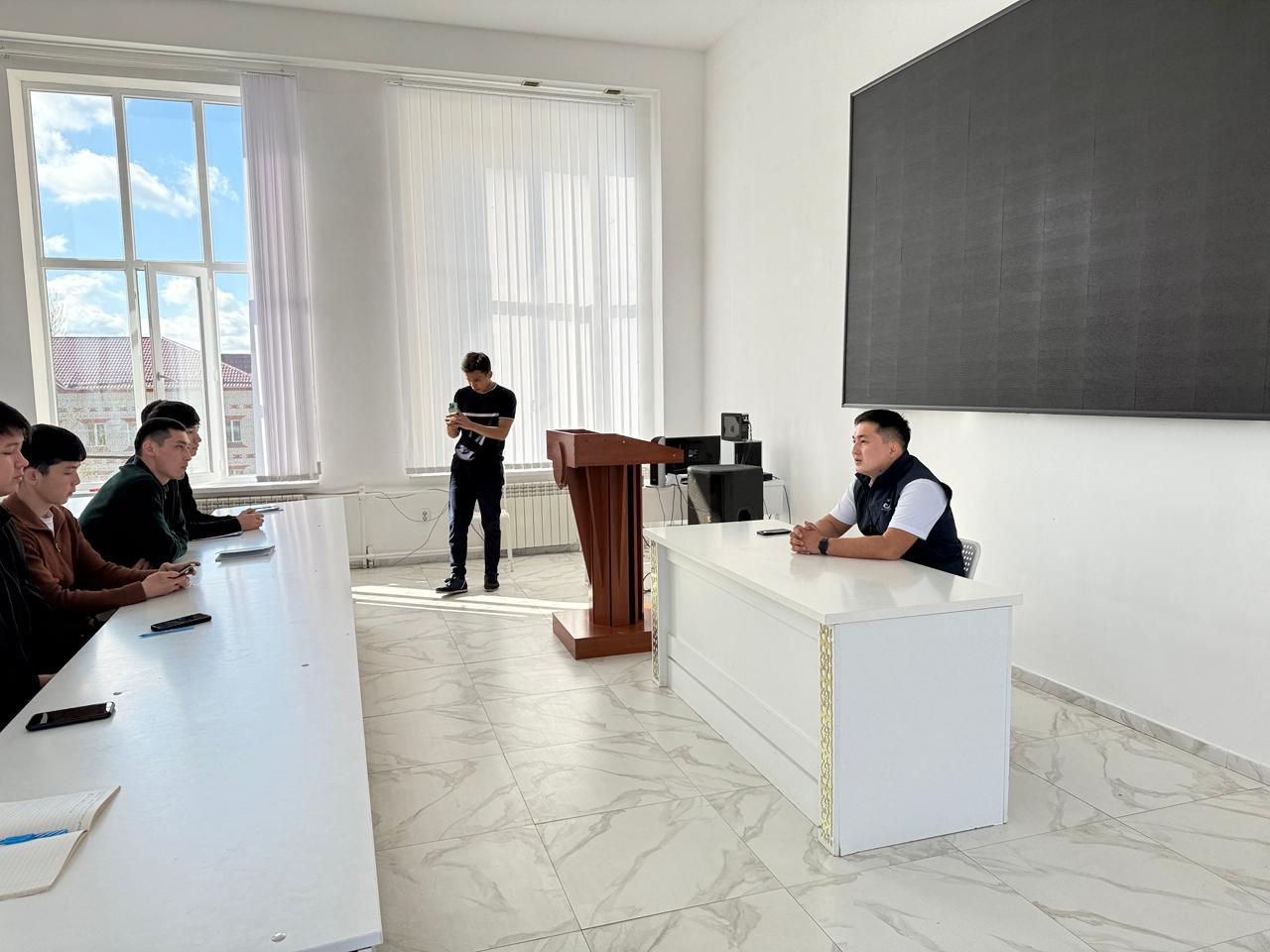 «Өзіңнен баста»: «Таза Қазақстан» идеологемасына сәйкес жастармен маңызды кездесу