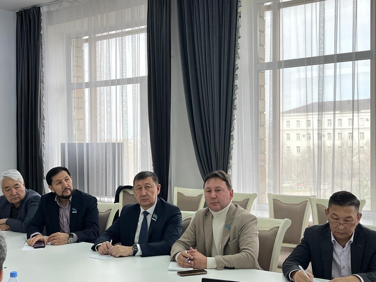 Облыстық мәслихат депутаттары «AMANAT» партиясының жергілікті көшбасшыларды даярлау бағдарламасы бойынша оқудан өтуде