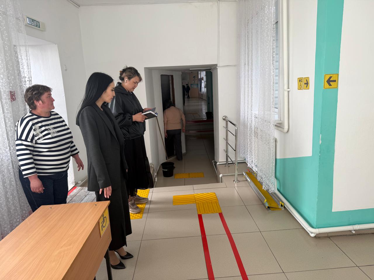 Мониторингтік топ білім беру ұйымдарына инклюзивті білім беру үшін жасалған жағдайларды бағалау мақсатында іссапармен барды.