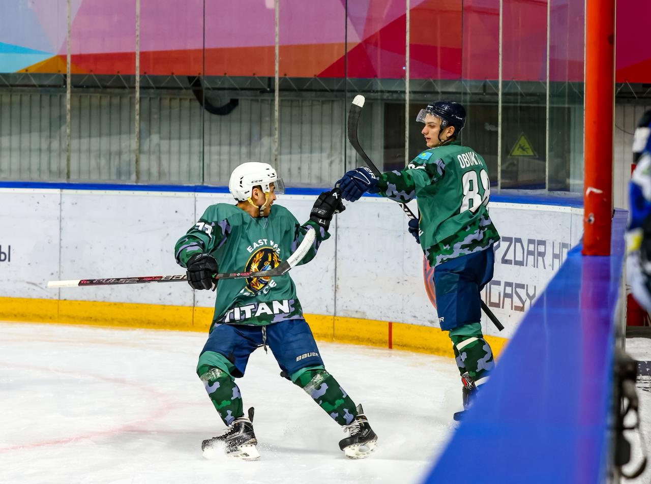 «Титан» «Тобылды» шаң қаптырды, ал «Достар» «МКҚБ» -дан басым түсті: хоккей шайқасының тартысты бастамасы!