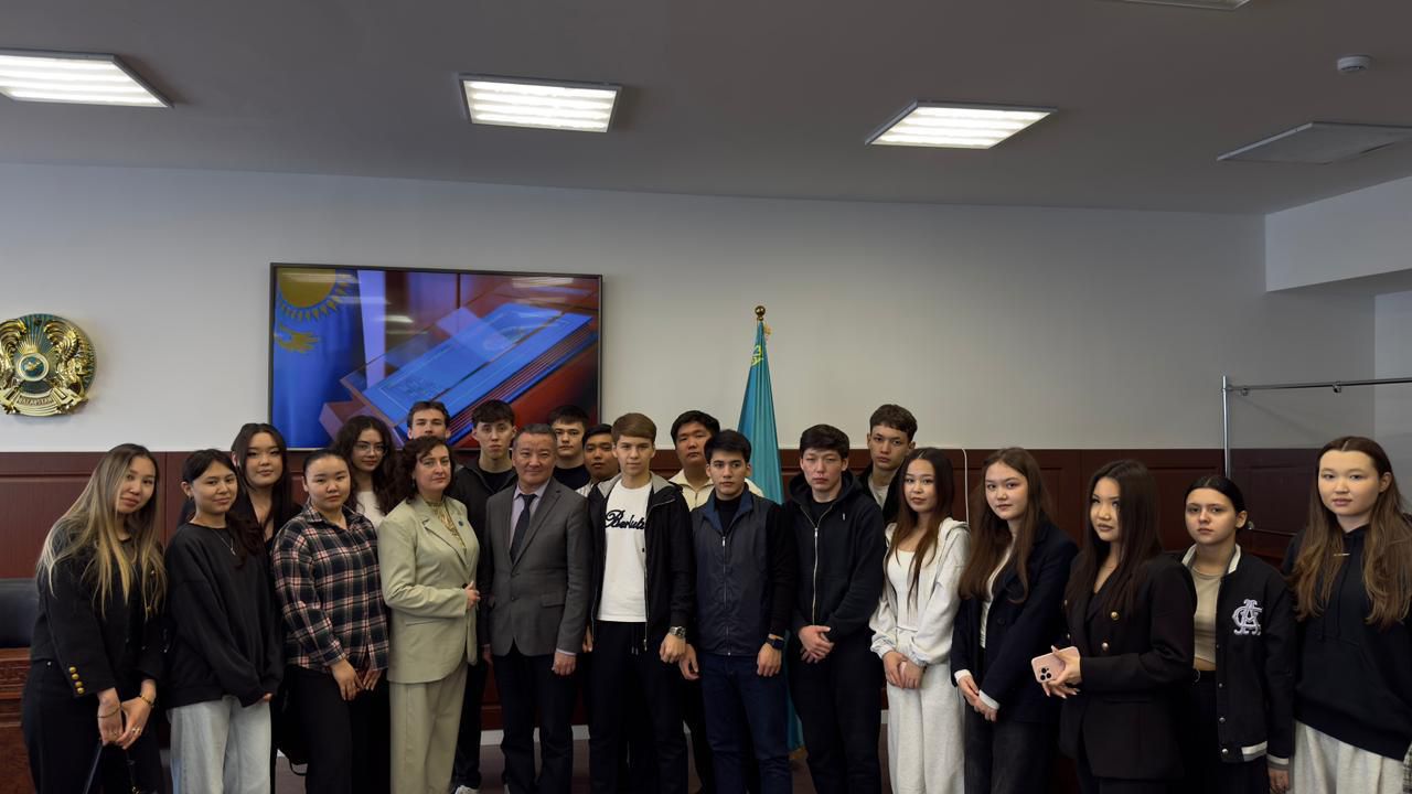 Астанада студенттер жаңа Конституцияның рөлі мен маңызын талқылады
