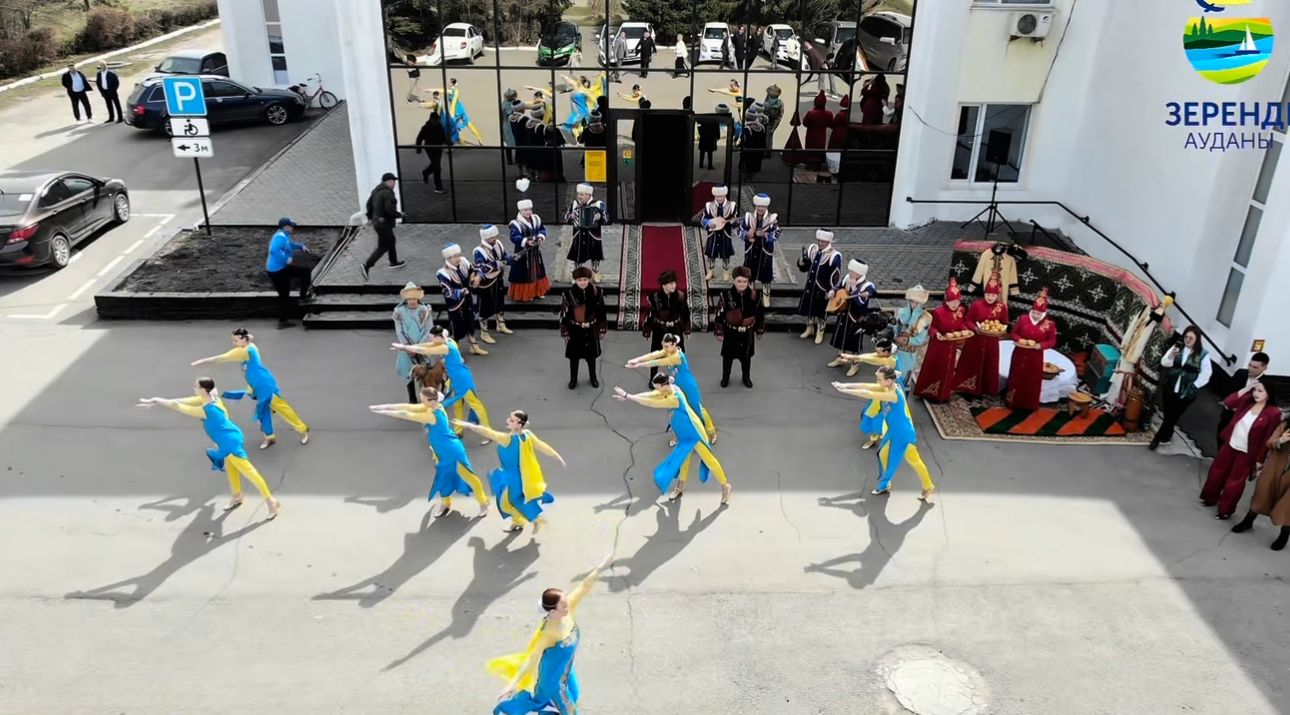 Зеренді аудандық мәдениет үйінде Қазақстан Республикасы Тәуелсіздігінің 35 жылдығына және Дина Нұрпейісованың 165 жылдығына арналған «Өнер – халық қазынасы» облыстық халық шығармашылығы байқауының гала-концерті өтті