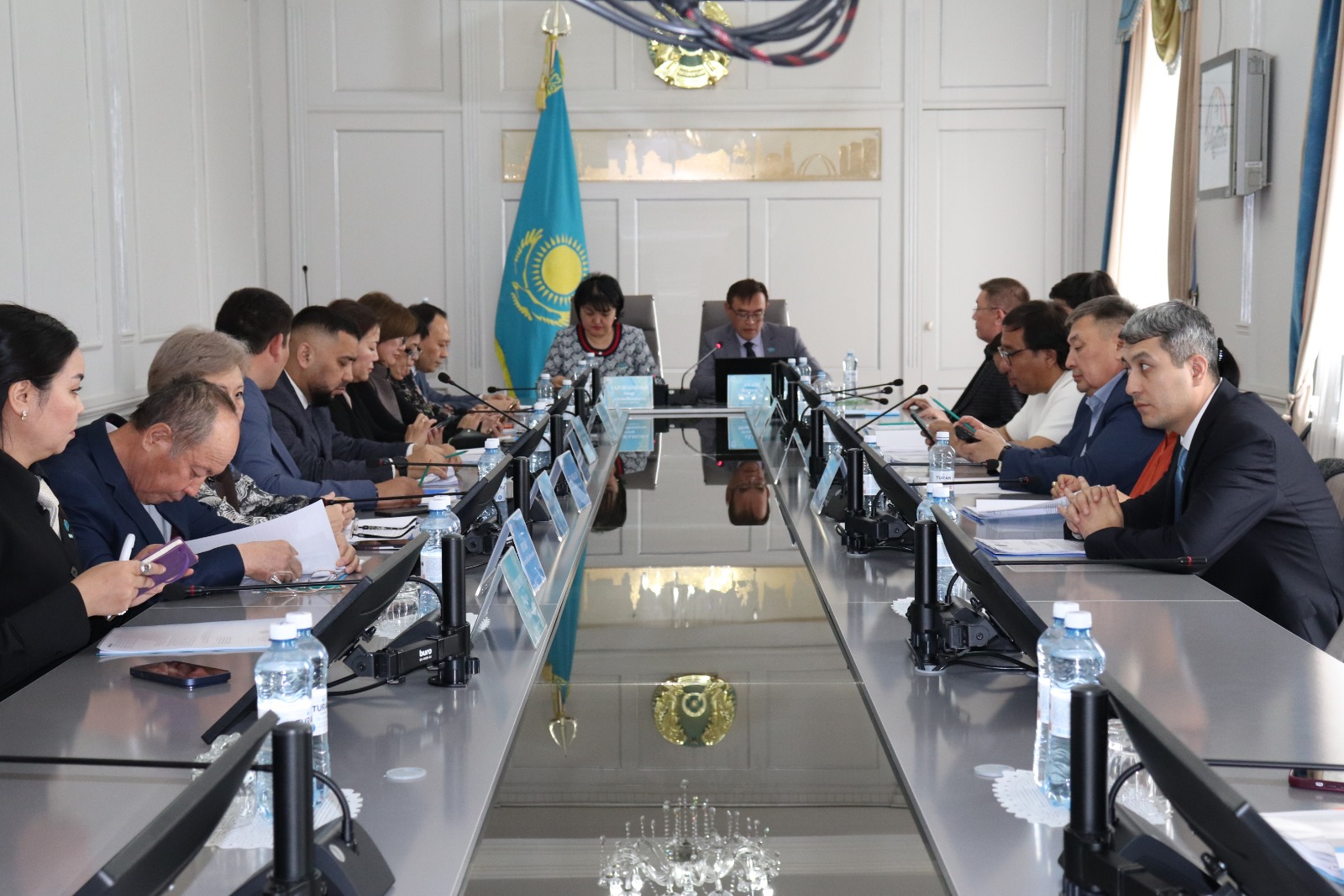 Әлеуметтік-мәдени даму және жастар ісі бойынша тұрақты комиссия отырысы өтті