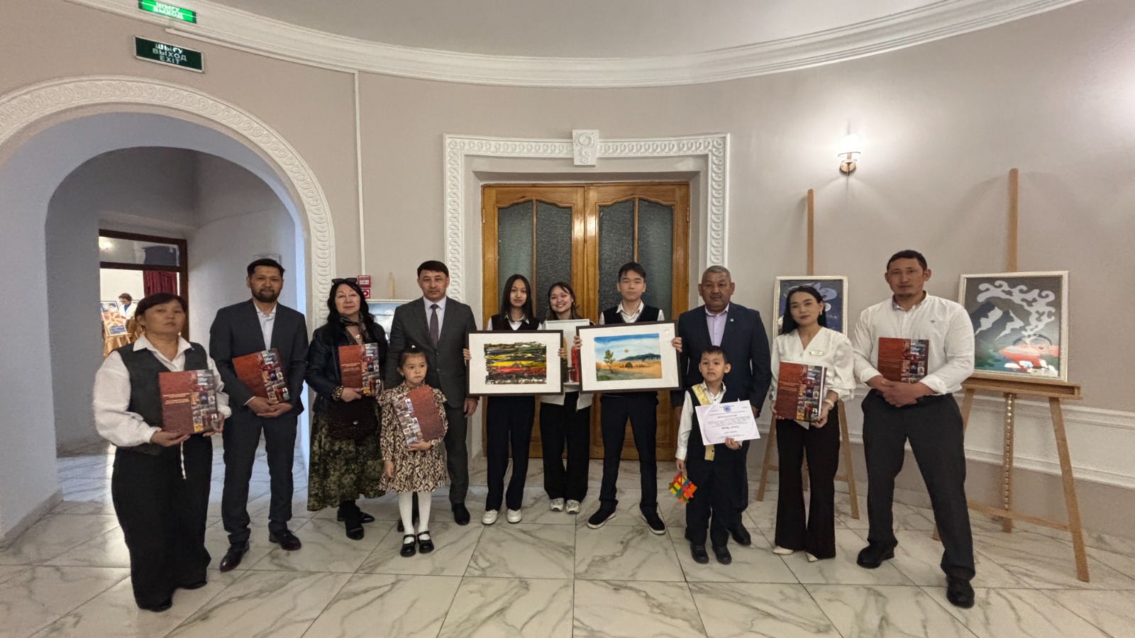 «Мен әлемді сүйемін» – жүректерді тербеген көрме!