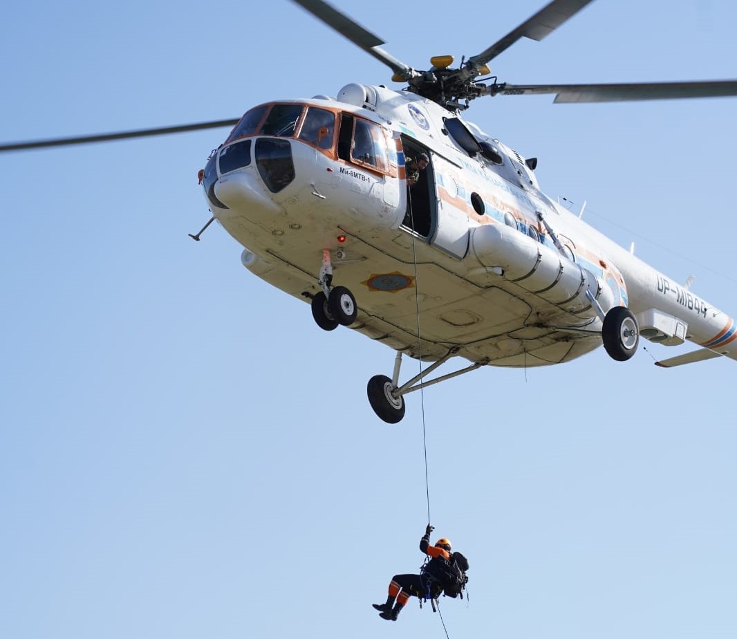 Құтқарушылар әуеден түсіруді жаттығады