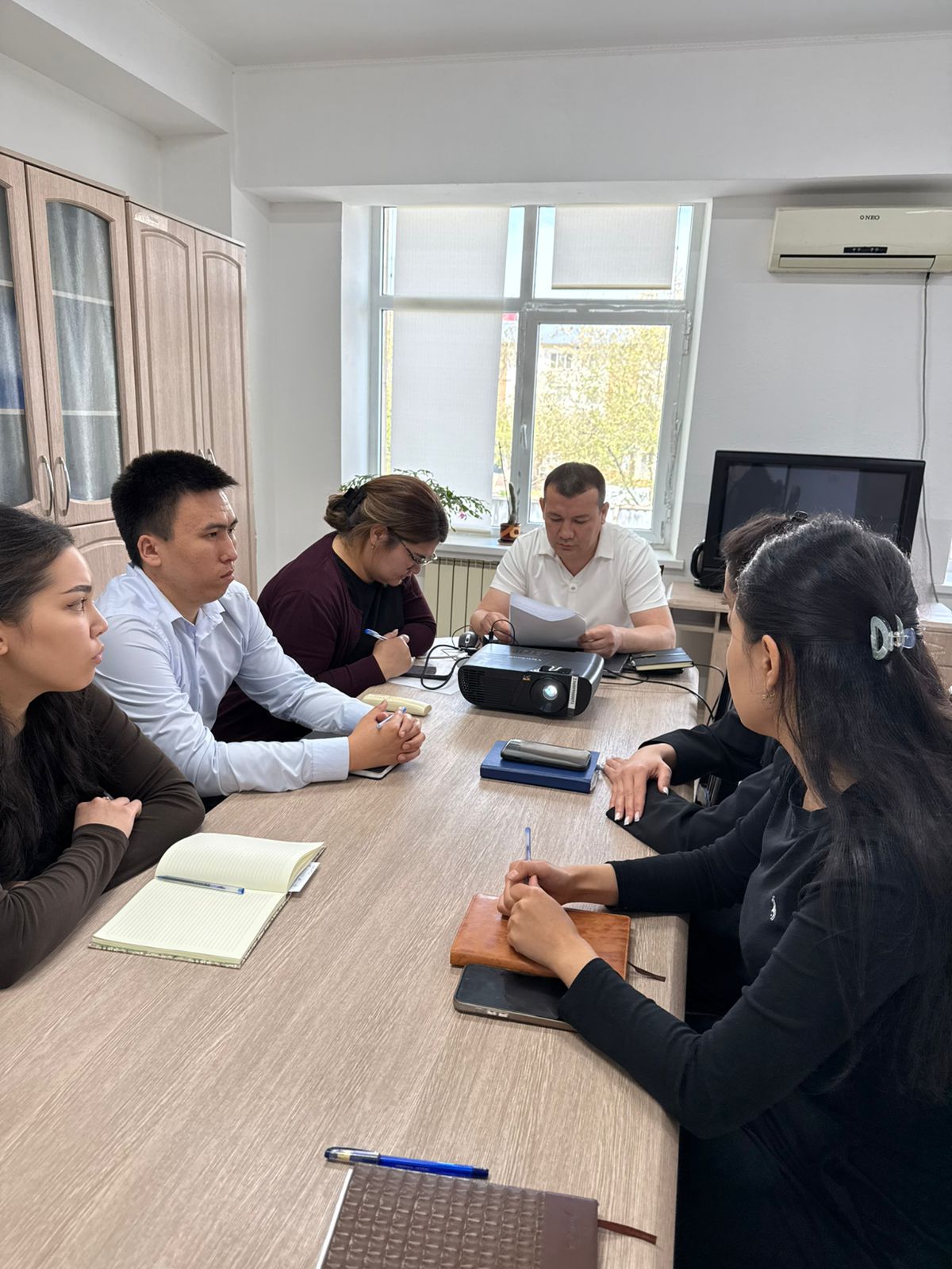 2026 жылғы 21 сәуірде Медициналық қызметті сертификаттау және лицензиялау бөлімінің басшысы А.М. Нугманов Қазақстан Республикасының Мемлекеттік қызмет істері агенттігінің Алматы облысы бойынша департаментінің 2025 жылғы жұмыс қорытындысы отырысының 2026 жылғы 19 наурыздағы хаттамасын таныстырды