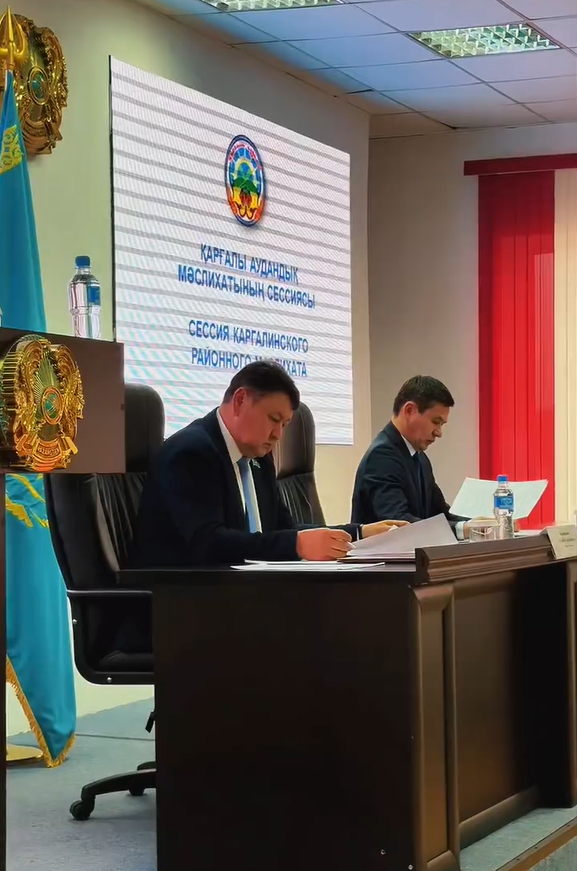 С участием акима Каргалинского района Нурлыбека Унербаева состоялась очередная сессия Каргалинского районного маслихата.