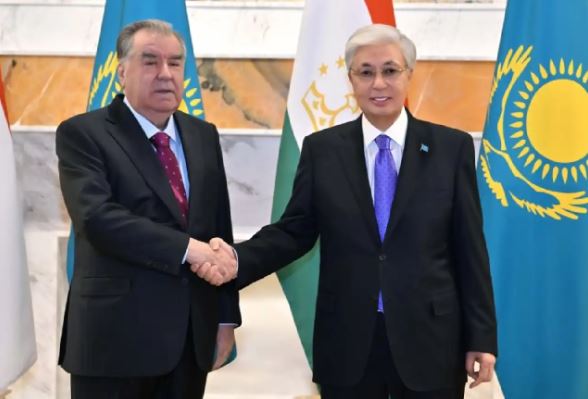 Мемлекет басшысы Тәжікстан Президенті Эмомали Рахмонмен кездесу өткізді