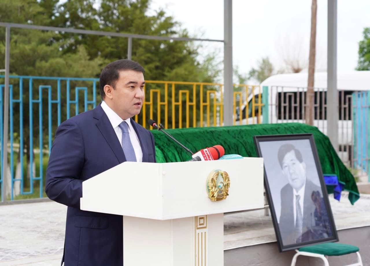 ТҮРКІСТАН ОБЛЫСЫНДА ҚАЛЫҢ ЕЛ ДАҢҚТЫ АҚЫН, ҰЛТ ҚАЙРАТКЕРІ МҰХТАР ШАХАНОВТЫ АҚТЫҚ САПАРҒА ШЫҒАРЫП САЛДЫ